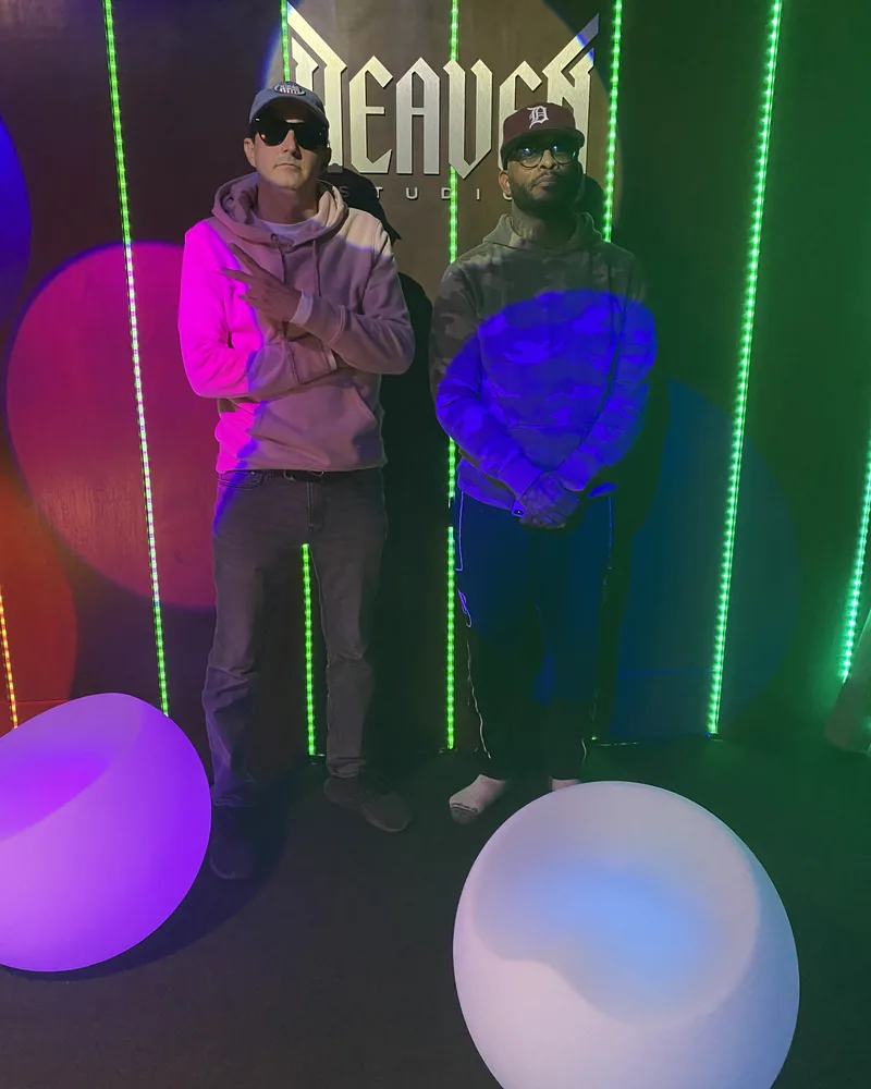 Thomas Dishaw with Royce da 5'9"